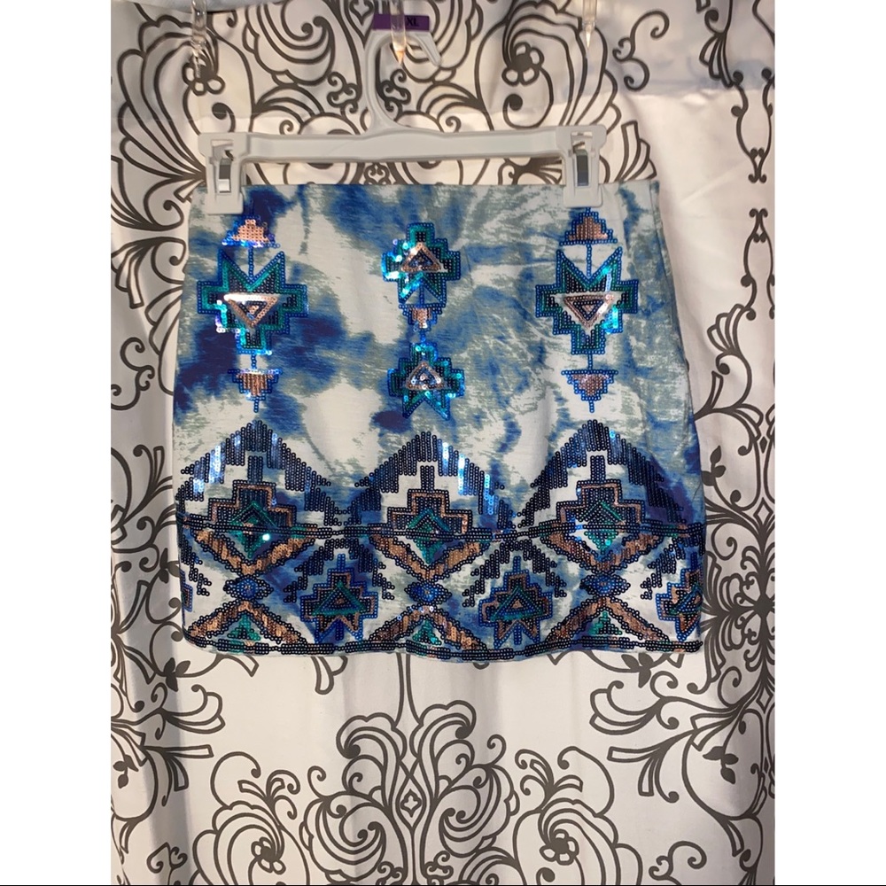 Express sequins/Aztec mini skirt - Picture 3 of 3